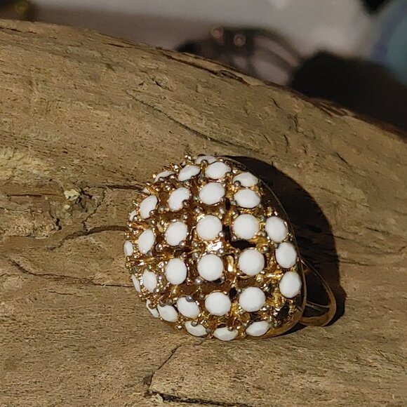 Napier Ring White Cabochons Size 7 Vintage MCM Gold Tone Retro Statement Jewelry - Picture 12 of 15